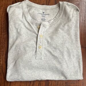 American Eagle Outfitters Men's Short Sleeve Gray Henley Shirt